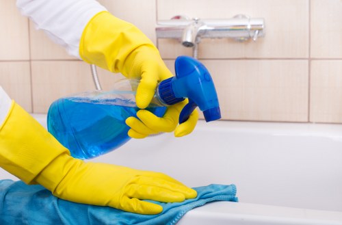 End of tenancy kitchen deep clean in E16